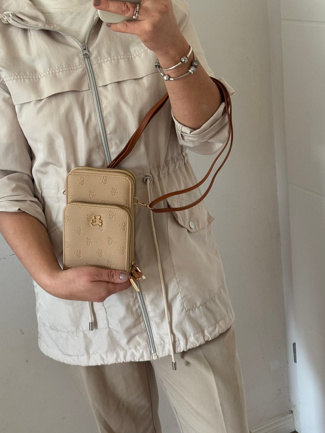 lulu beżowa na telefon