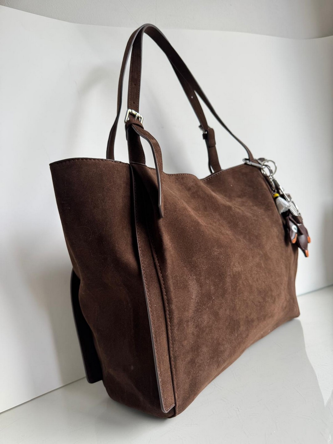 Torebka shopper czekoladowa Flora&co zawieszka Duża - obrazek 3