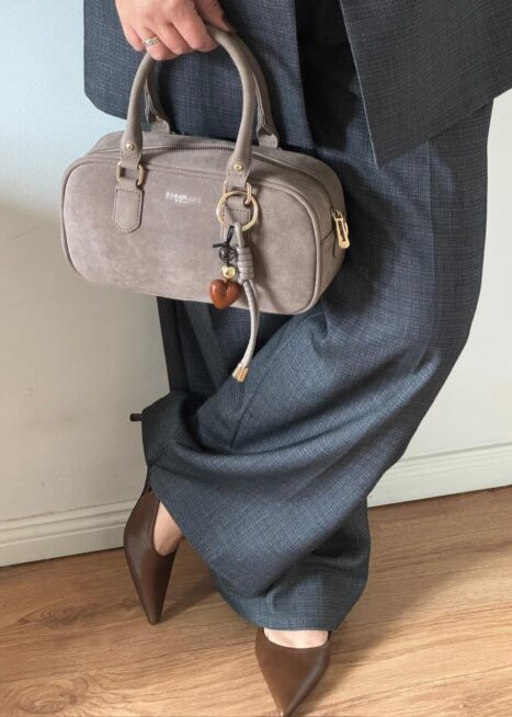 Torebka typu bowling bag taupe + zawieszka